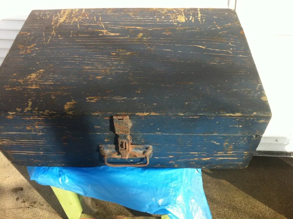 una buc valiza lemn 001